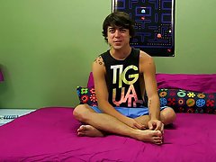 Free twinks cum after jerking off each other and uncut twink jerking off together at Boy Crush!